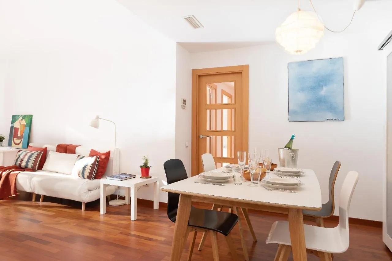 Lets Holidays Terrace برشلونة شقة